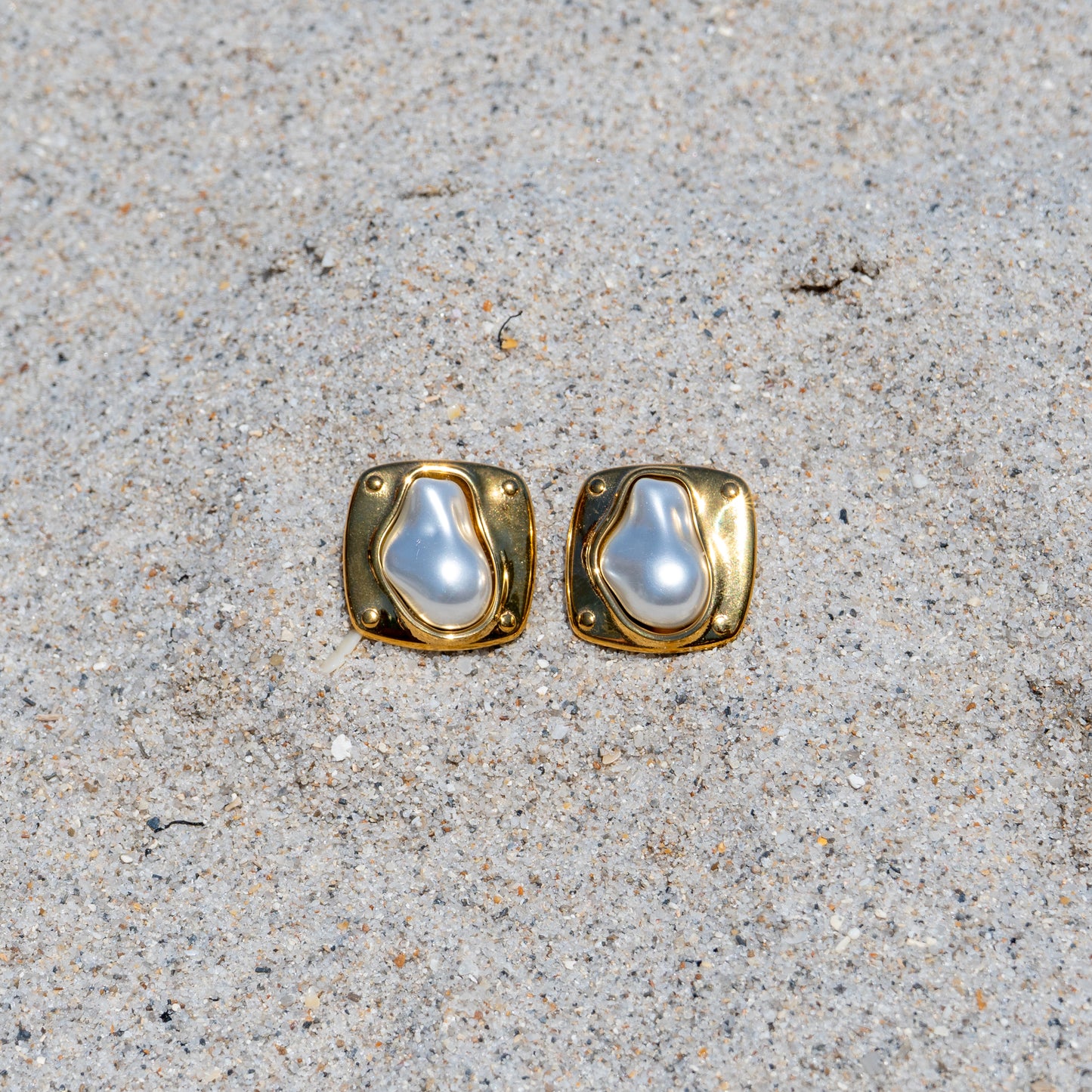 Isola Studs