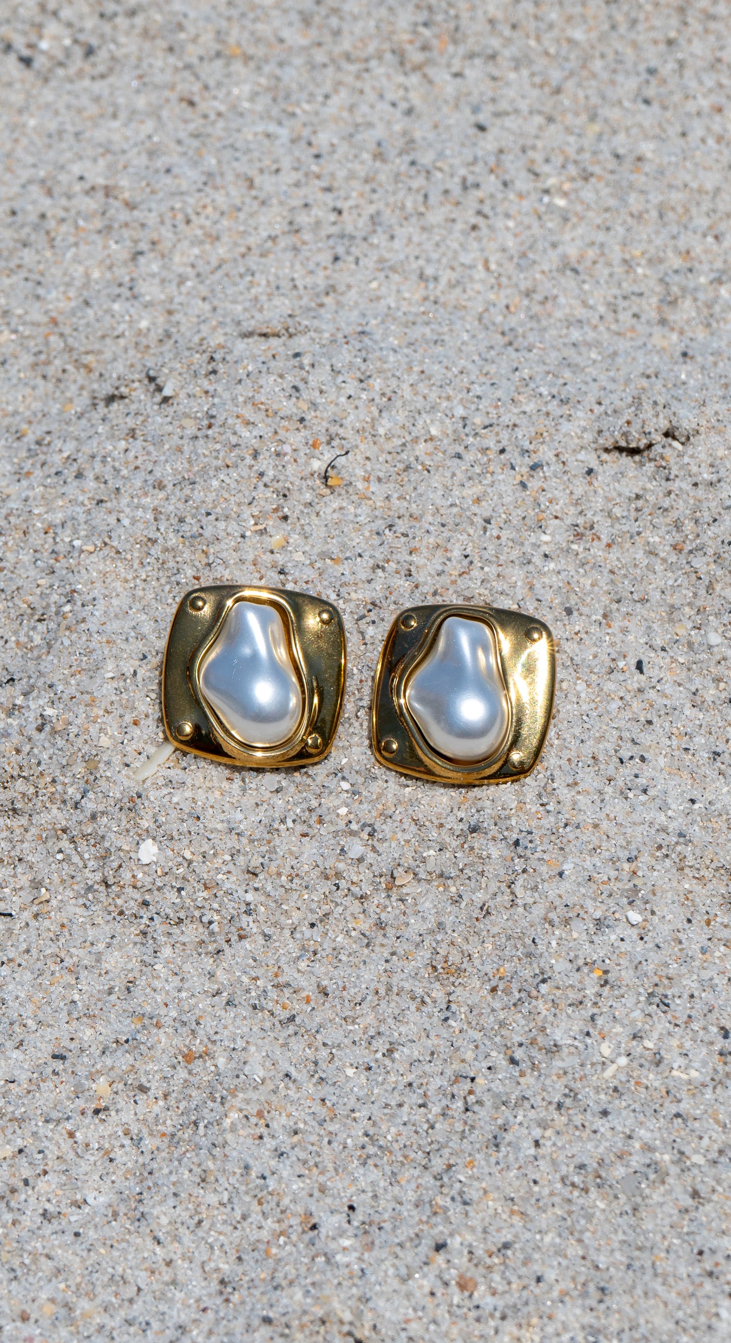 Isola Studs
